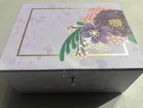 Lovely storage box for your cards!